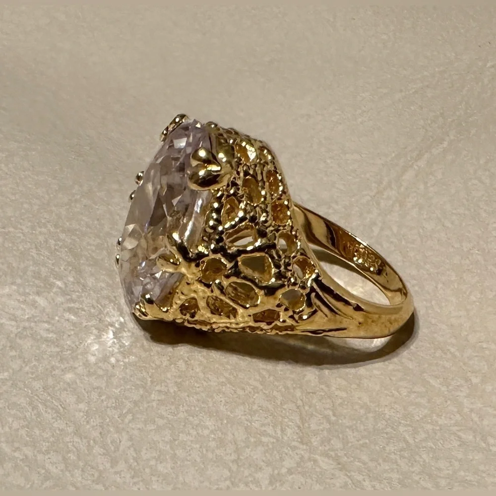 Vintage-Style Gold Ring with Oversized Faceted Crystal